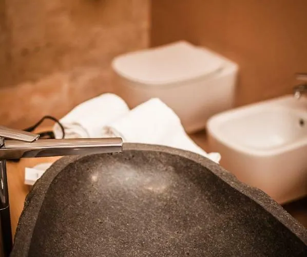 5 Elementi Sassi Pensión 4*